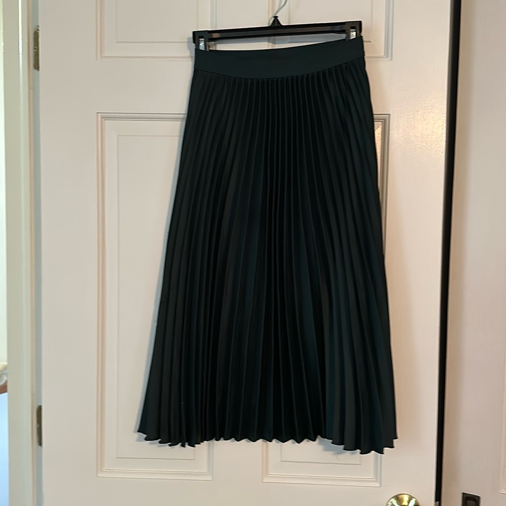 H&M dark emerald green pleated midi skirt